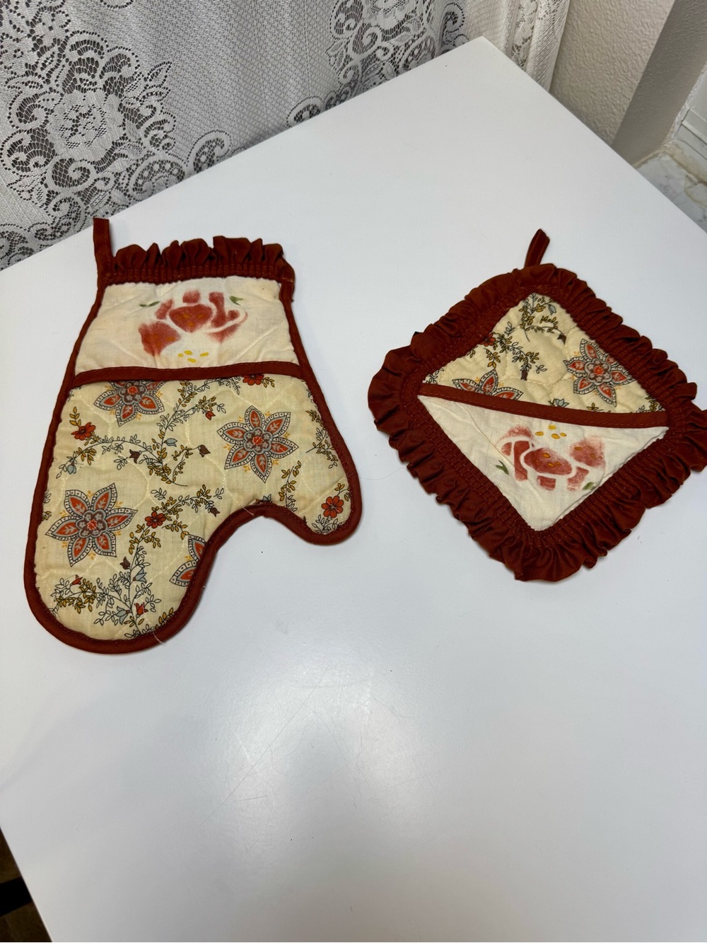 Vintage 70s Mushroom Floral Quilted Oven Mitt Potholder Ruffle Set, Cottagecore